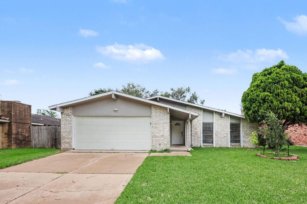 15430 Camino Del Sol Drive, Houston, TX 77083
