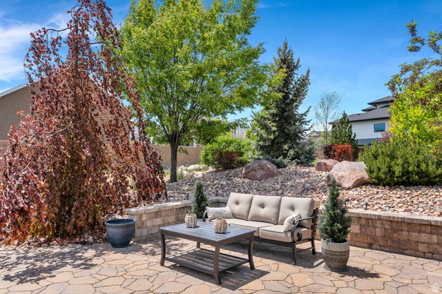 14822 S BOULDEN FALLS LN, Bluffdale, UT 84065