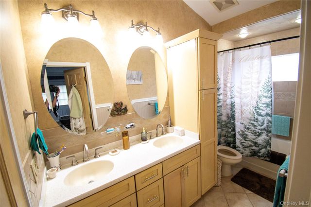 1390 America Avenue, West Babylon, NY 11704