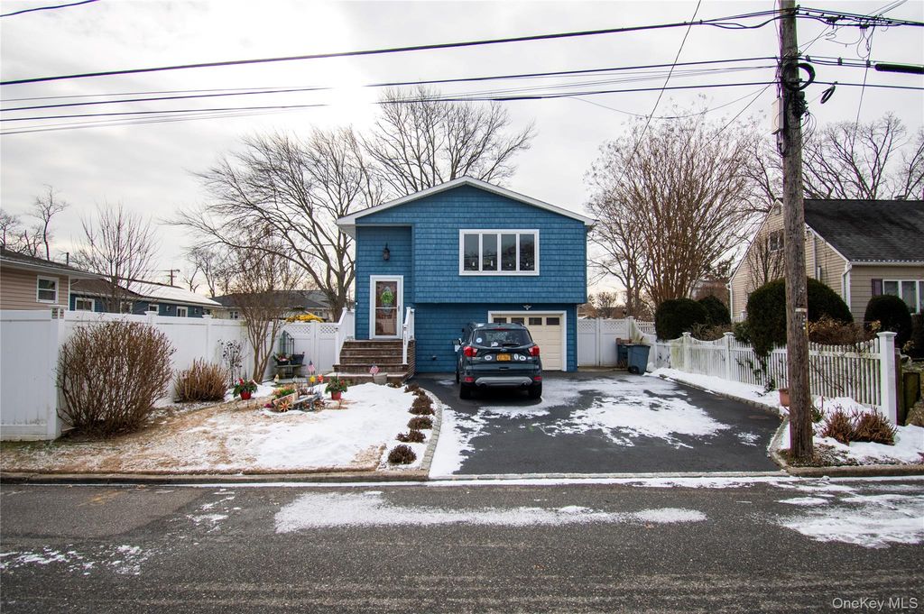 1390 America Avenue, West Babylon, NY 11704