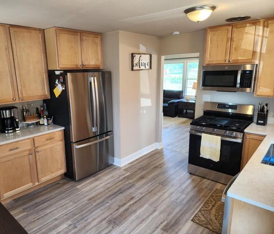 2527 S 82nd STREET, West Allis, WI 53219
