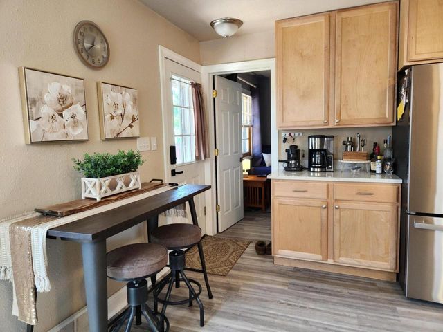 2527 S 82nd STREET, West Allis, WI 53219