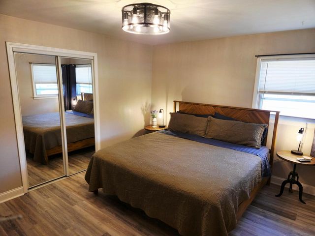 2527 S 82nd STREET, West Allis, WI 53219