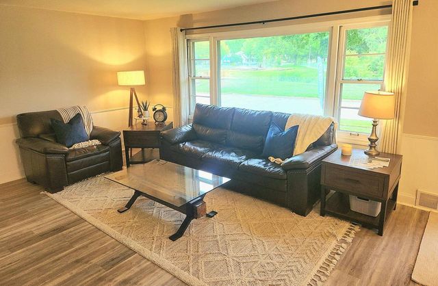 2527 S 82nd STREET, West Allis, WI 53219