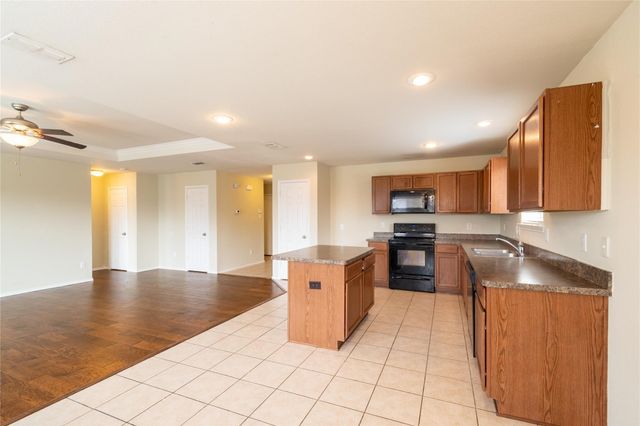 5829 Mountain Bluff Drive, Fort Worth, TX 76179