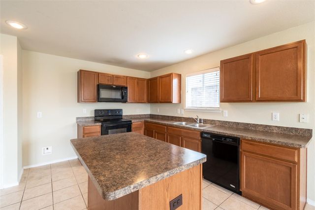 5829 Mountain Bluff Drive, Fort Worth, TX 76179