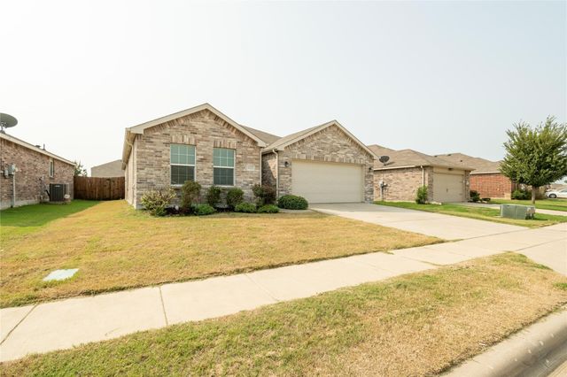 5829 Mountain Bluff Drive, Fort Worth, TX 76179