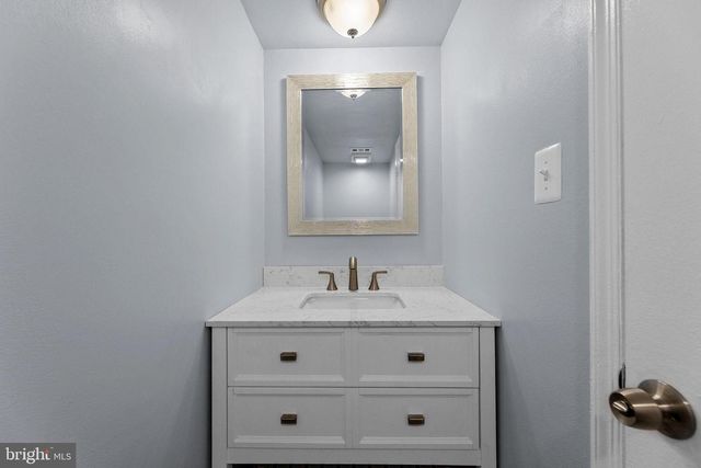8145 COMMUNITY DR, Manassas, VA 20109