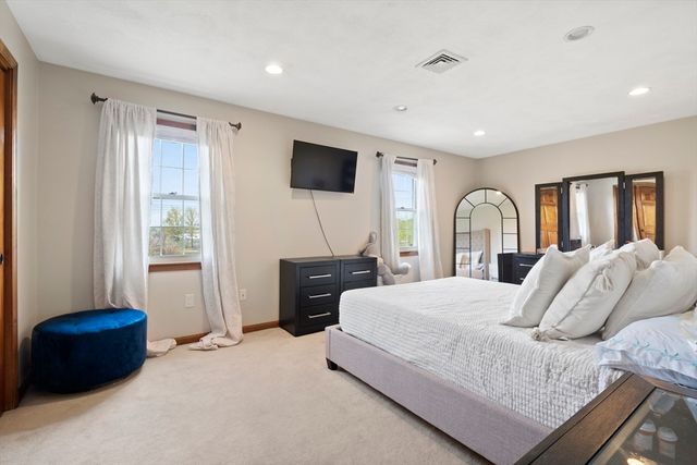 45 Washington St 90, Methuen, MA 01844