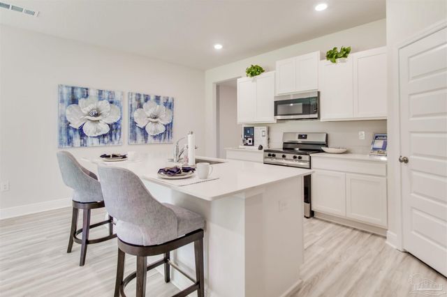 4752 Redhead Ct, Pace, FL 32571