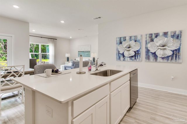 4752 Redhead Ct, Pace, FL 32571