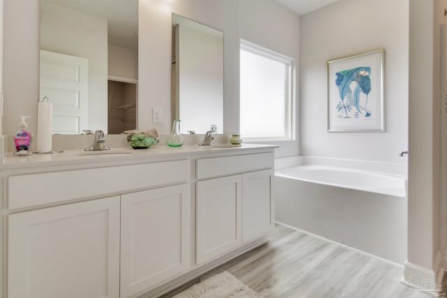 4752 Redhead Ct, Pace, FL 32571