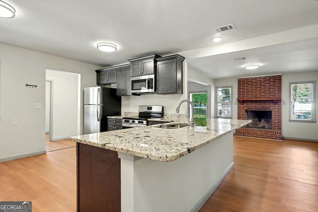 5256 Eubanks Drive, Morrow, GA 30260