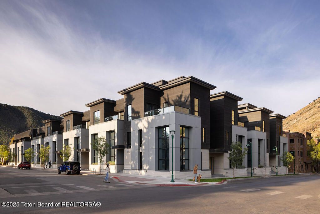 165 N GLENWOOD Street 28, Jackson, WY 83001 photo 2