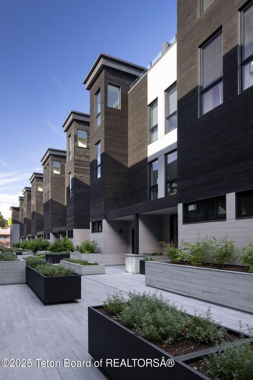 165 N GLENWOOD Street 28, Jackson, WY 83001 photo 26