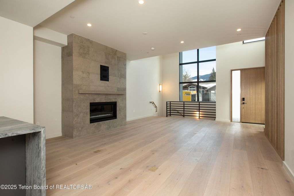 165 N GLENWOOD Street 28, Jackson, WY 83001 photo 31