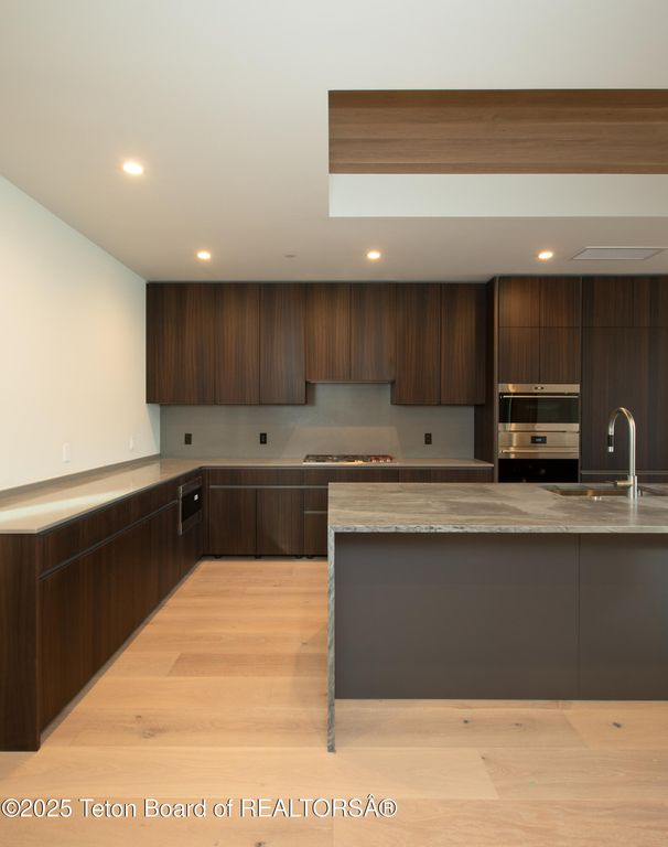 165 N GLENWOOD Street 28, Jackson, WY 83001 photo 33