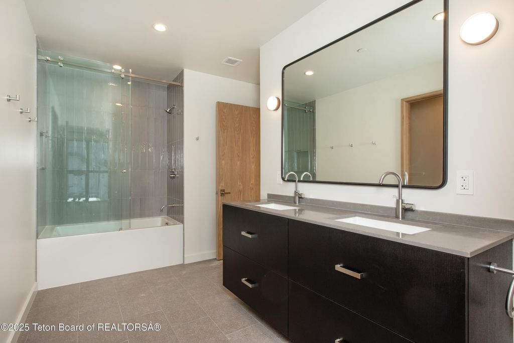 165 N GLENWOOD Street 28, Jackson, WY 83001 photo 42