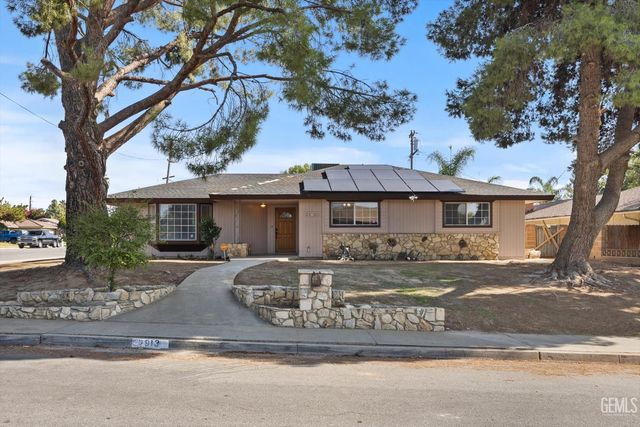 3913 Crescent Drive, Bakersfield, CA 93306