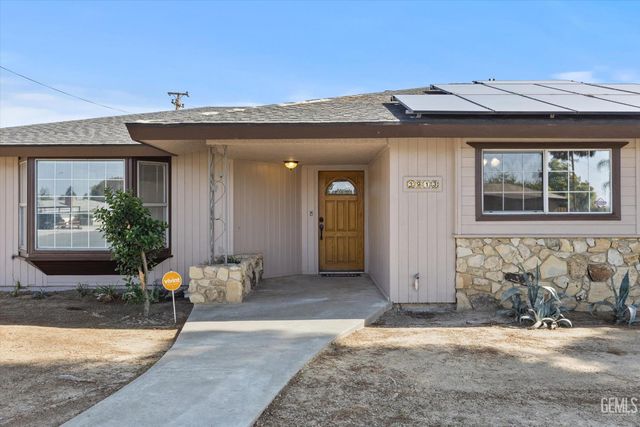 3913 Crescent Drive, Bakersfield, CA 93306