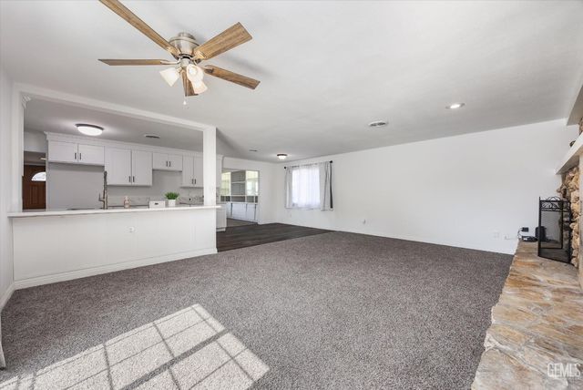 3913 Crescent Drive, Bakersfield, CA 93306