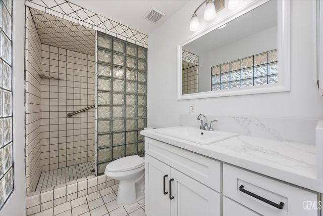 3913 Crescent Drive, Bakersfield, CA 93306