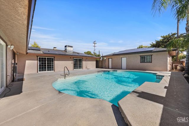 3913 Crescent Drive, Bakersfield, CA 93306