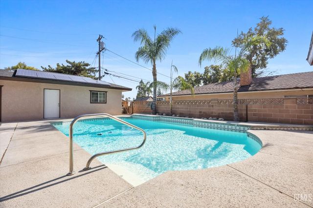 3913 Crescent Drive, Bakersfield, CA 93306