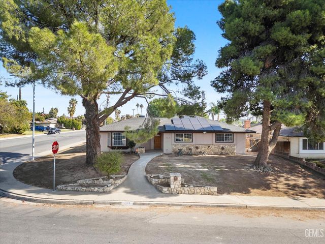 3913 Crescent Drive, Bakersfield, CA 93306