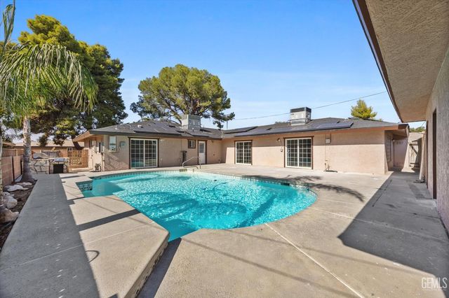 3913 Crescent Drive, Bakersfield, CA 93306