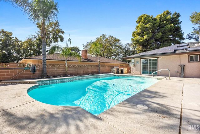 3913 Crescent Drive, Bakersfield, CA 93306