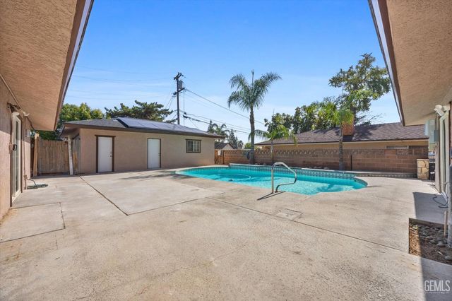 3913 Crescent Drive, Bakersfield, CA 93306