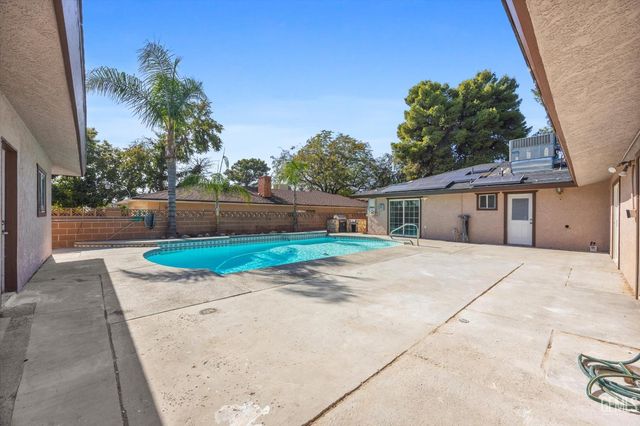 3913 Crescent Drive, Bakersfield, CA 93306