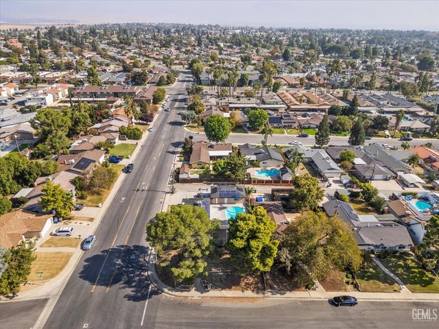 3913 Crescent Drive, Bakersfield, CA 93306