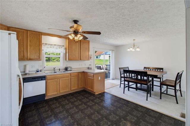 1055 Josephs Lane, Pinnacle, NC 27043