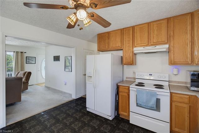 1055 Josephs Lane, Pinnacle, NC 27043
