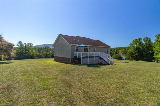 1055 Josephs Lane, Pinnacle, NC 27043
