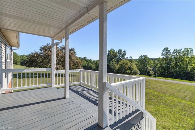 1055 Josephs Lane, Pinnacle, NC 27043