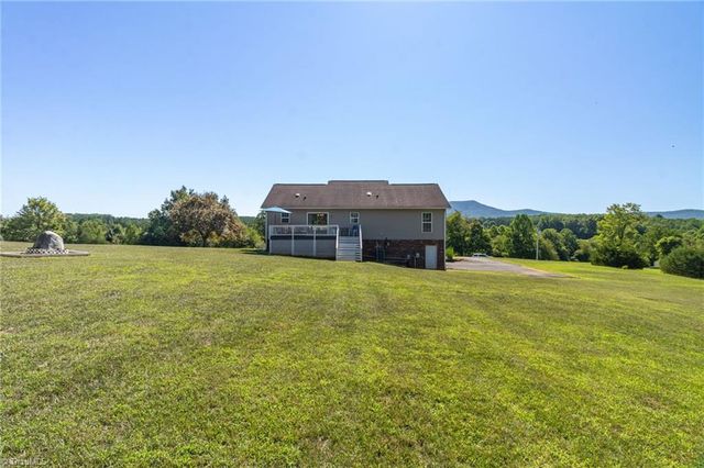 1055 Josephs Lane, Pinnacle, NC 27043