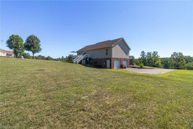 1055 Josephs Lane, Pinnacle, NC 27043