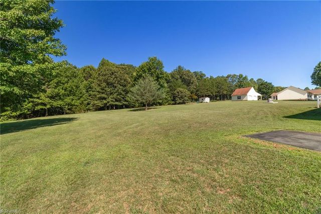 1055 Josephs Lane, Pinnacle, NC 27043
