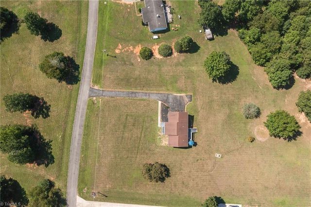 1055 Josephs Lane, Pinnacle, NC 27043