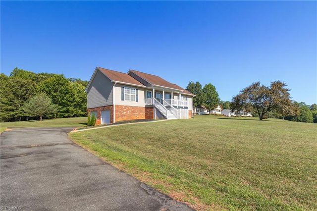 1055 Josephs Lane, Pinnacle, NC 27043