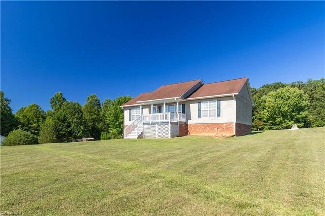 1055 Josephs Lane, Pinnacle, NC 27043