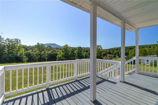1055 Josephs Lane, Pinnacle, NC 27043
