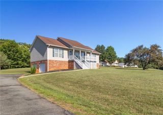1055 Josephs Lane, Pinnacle, NC 27043