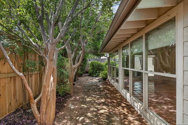 13046 N Hunters, San Antonio, TX 78230
