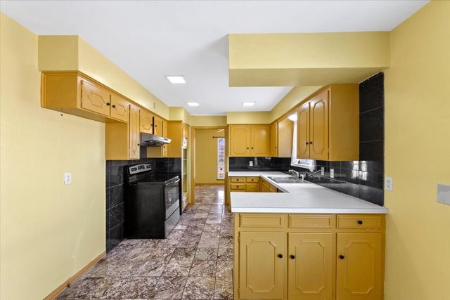 910 Bradfield Drive, Garland, TX 75042