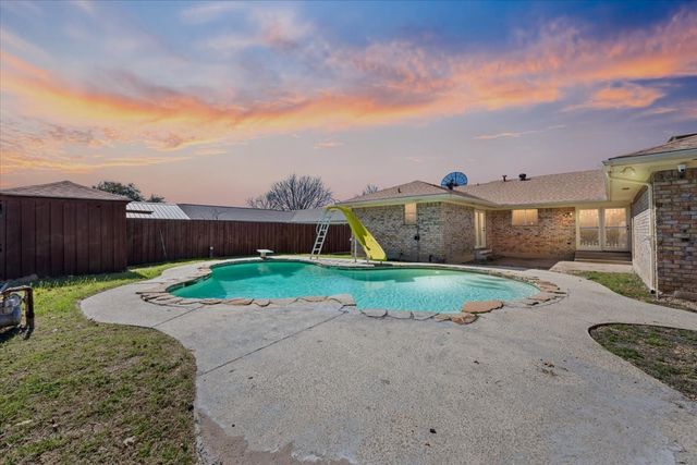 910 Bradfield Drive, Garland, TX 75042