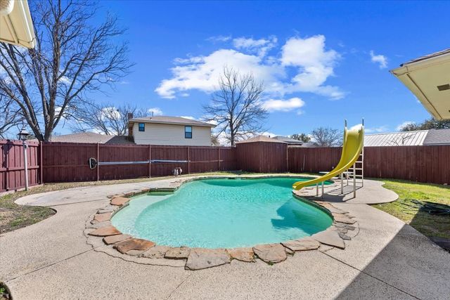 910 Bradfield Drive, Garland, TX 75042